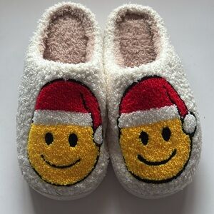 Santa Smiley Face Fleece Slippers Size 5